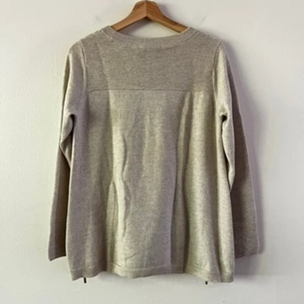 St. John Wool Crew Neck Ribbed Sweater with Zipper Detail‎ Cream size medium
